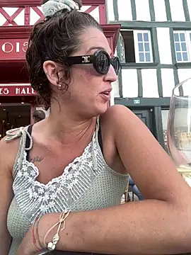 Snapshot of Deborahoff chatting on June 17, 6:29 pm Deborahoff online show from June 17, 6:29 pm