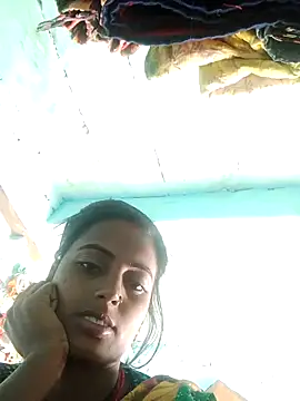 Snapshot of kami_sexe chatting on December 16, 5:00 am kami sexe online show from December 16, 5:00 am