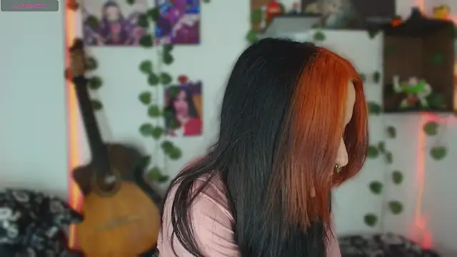 StrangeDesire online show from December 15, 6:30 am