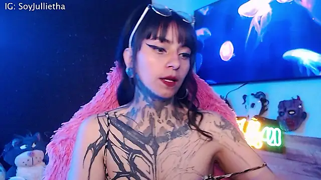 Julls420  online show from February 5, 4:41 am