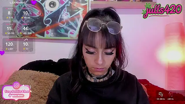 Snapshot of Julls420_ chatting on July 15, 10:00 am Julls420 online show from July 15, 10:00 am