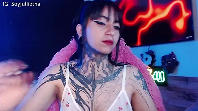 Julls420  online show from February 24, 5:30 am