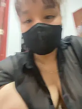 Snapshot of Hello_honey chatting on June 5, 4:35 pm Hello honey online show from June 5, 4:35 pm