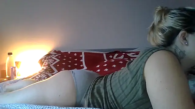 Julie0411 online show from December 19, 8:06 am