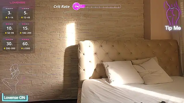 sarah aadams  online show from March 18, 5:32 am