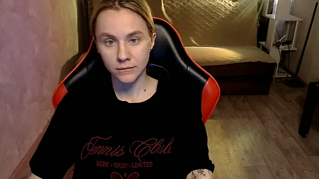 MiaBun1 online show from April 4, 2:23 pm