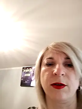 Snapshot of AhlyssaLove1155 chatting on May 13, 5:20 pm AhlyssaLove1155 online show from May 13, 5:20 pm
