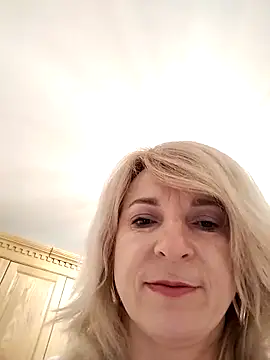 AhlyssaLove1155 online show from March 9, 5:00 am