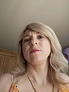 Snapshot of AhlyssaLove1155 chatting on June 21, 9:15 am AhlyssaLove1155 online show from June 21, 9:15 am