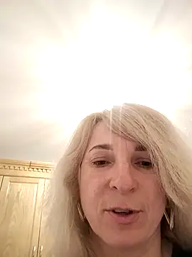 AhlyssaLove1155 online show from March 25, 5:45 pm