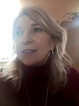 Snapshot of AhlyssaLove1155 chatting on December 15, 10:32 am AhlyssaLove1155 online show from December 15, 10:32 am