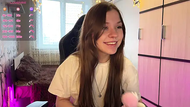 Snapshot of GayleLuu chatting on December 16, 10:52 am GayleLuu online show from December 16, 10:52 am