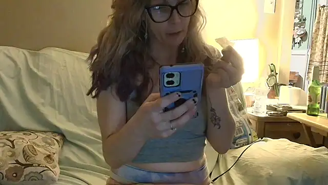 Snapshot of blondebombshell4343 chatting on December 17, 11:10 pm blondebombshell4343 online show from December 17, 11:10 pm