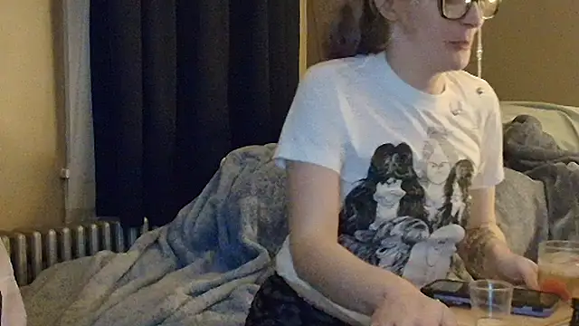 blondebombshell4343 online show from December 16, 12:59 am