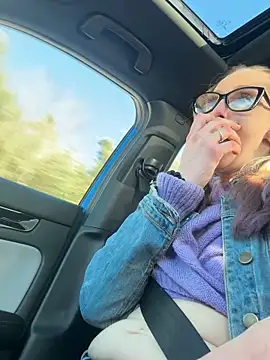 blondebombshell4343 online show from December 5, 5:55 pm