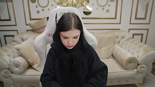 Snapshot of Hanna_nana chatting on December 15, 11:16 am Hanna nana online show from December 15, 11:16 am