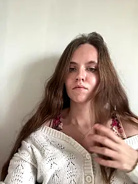 Snapshot of BellaLoverxx chatting on December 18, 11:25 am BellaLoverxx online show from December 18, 11:25 am