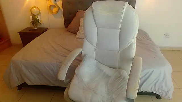 dany bannany online show from January 10, 2:34 pm