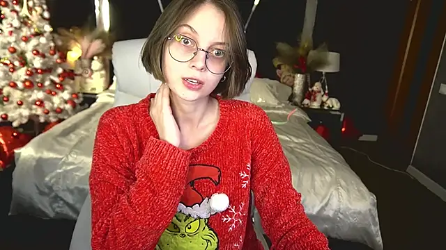 Snapshot of CharlyWines chatting on December 15, 8:03 pm CharlyWines online show from December 15, 8:03 pm