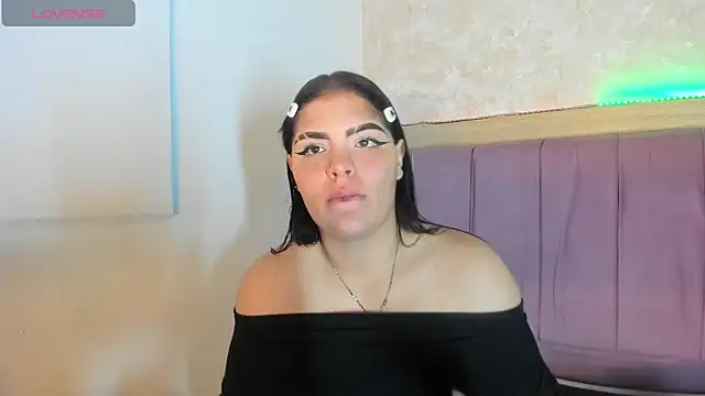 Snapshot of alunnaclarkcm chatting on December 15, 9:42 pm alunnaclarkcm online show from December 15, 9:42 pm