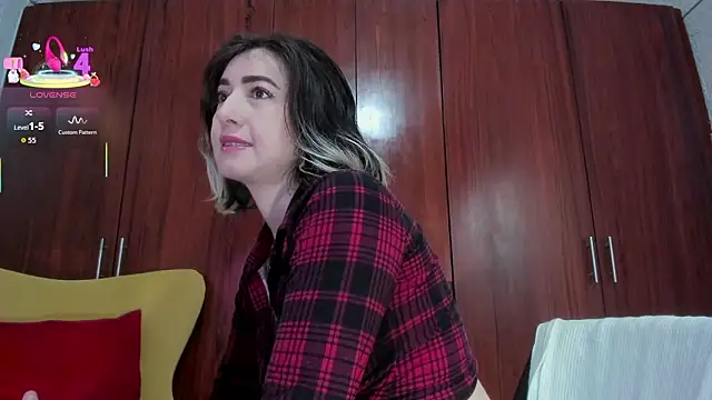 Snapshot of carly_grasso chatting on February 22, 3:02 pm carly grasso online show from February 22, 3:02 pm