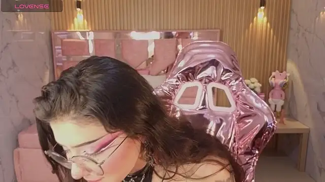 Snapshot of miss_devil_s chatting on February 13, 3:06 am miss devil s online show from February 13, 3:06 am