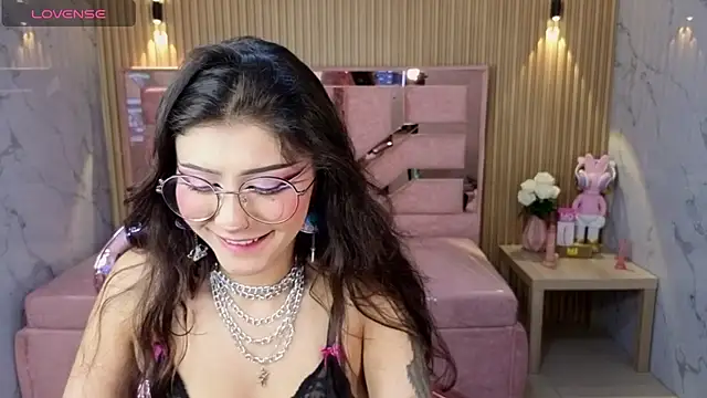 Snapshot of miss_devil_s chatting on February 20, 3:03 am miss devil s online show from February 20, 3:03 am