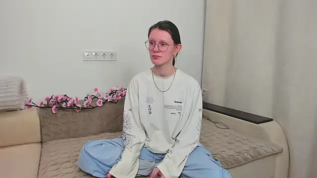 RoxyHerena online show from December 22, 12:38 pm