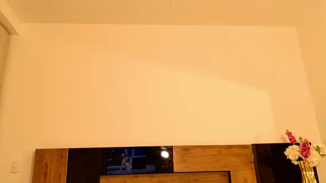 LucyHanks online show from April 14, 11:32 pm