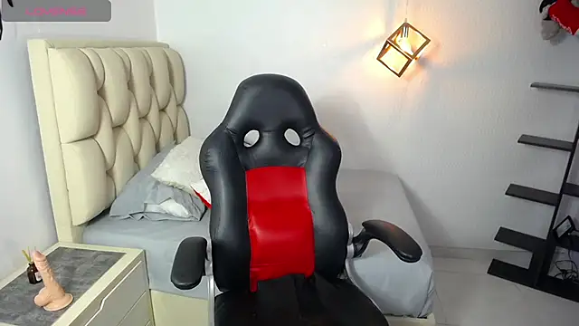 Snapshot of IVONNECLAIN1 chatting on December 15, 3:01 am IVONNECLAIN1 online show from December 15, 3:01 am