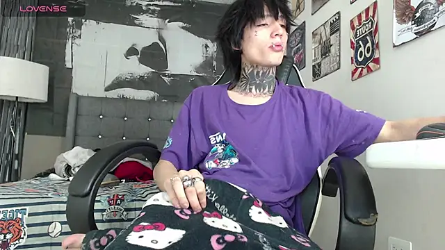 Snapshot of koryu_skull chatting on December 16, 12:04 am koryu skull online show from December 16, 12:04 am