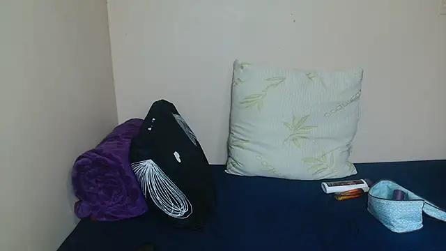 Snapshot of __JuicyAss_ chatting on December 18, 1:26 pm JuicyAss online show from December 18, 1:26 pm