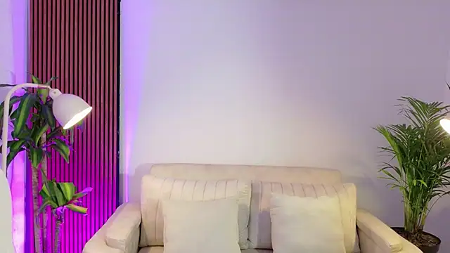 IAM  ZARA online show from December 20, 8:44 pm