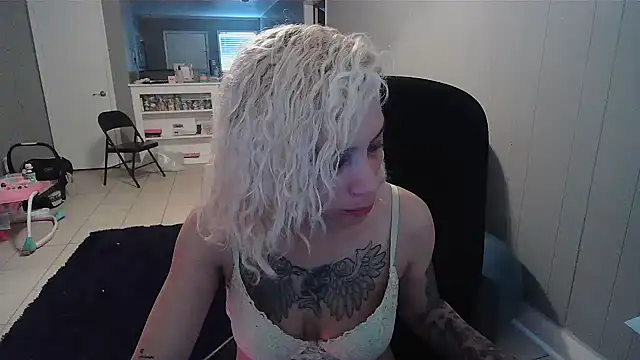 tattedredd24 online show from December 5, 9:23 pm