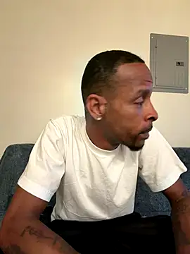 Snapshot of Dreadyyy chatting on December 17, 6:40 am Dreadyyy online show from December 17, 6:40 am