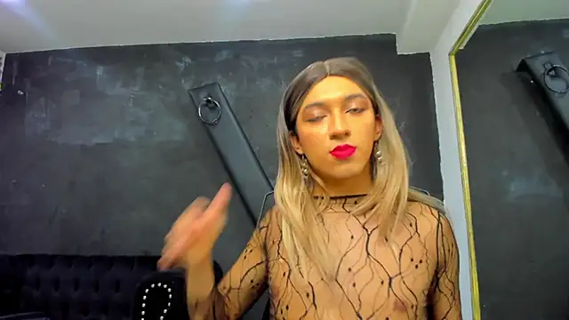 Snapshot of ArielBasquiat chatting on December 16, 5:44 am ArielBasquiat online show from December 16, 5:44 am