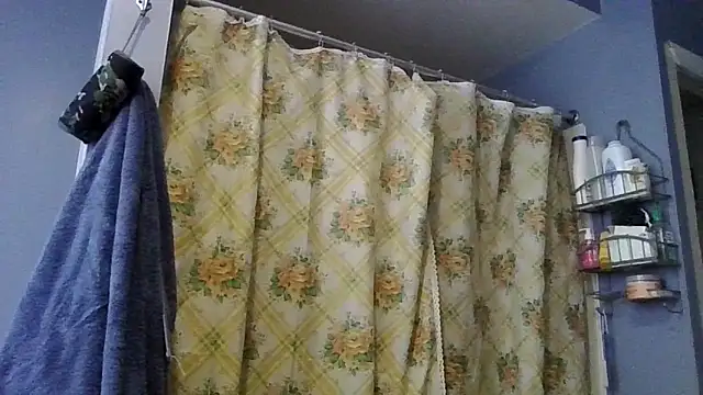 Snapshot of wecrulb chatting on December 16, 2:54 pm wecrulb online show from December 16, 2:54 pm