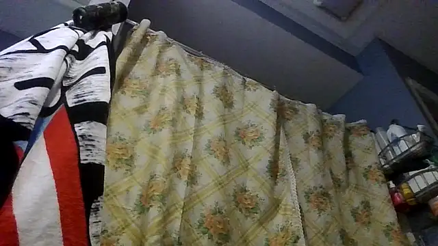 Snapshot of wecrulb chatting on December 14, 8:03 pm wecrulb online show from December 14, 8:03 pm