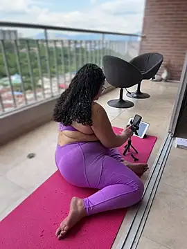 Snapshot of VanesssaMilf_ chatting on June 14, 4:19 pm VanesssaMilf online show from June 14, 4:19 pm