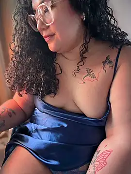 Snapshot of VanesssaMilf_ chatting on June 29, 12:05 pm VanesssaMilf online show from June 29, 12:05 pm