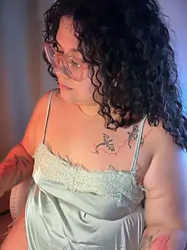 Snapshot of VanesssaMilf_ chatting on June 30, 12:21 am VanesssaMilf online show from June 30, 12:21 am