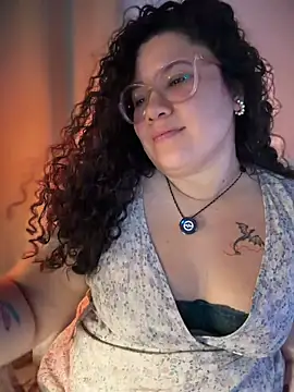 Snapshot of VanesssaMilf_ chatting on June 11, 11:24 pm VanesssaMilf online show from June 11, 11:24 pm