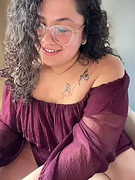 Snapshot of VanesssaMilf_ chatting on July 10, 2:39 pm VanesssaMilf online show from July 10, 2:39 pm
