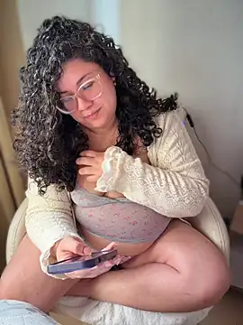 Snapshot of VanesssaMilf_ chatting on June 17, 11:42 am VanesssaMilf online show from June 17, 11:42 am
