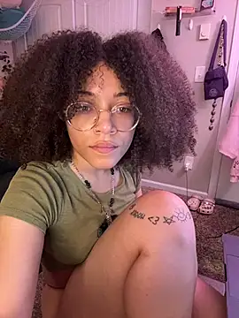 Snapshot of ollythegreat chatting on December 17, 2:27 am ollythegreat online show from December 17, 2:27 am