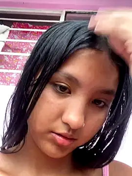 Snapshot of firuze_hatunn1 chatting on December 13, 8:37 pm firuze hatunn1 online show from December 13, 8:37 pm