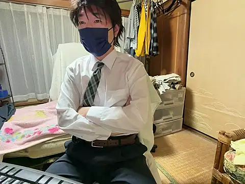 Snapshot of Hirokazu_12 chatting on February 19, 12:24 pm Hirokazu 12 online show from February 19, 12:24 pm