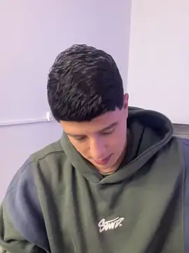 Goldenknight33 online show from April 13, 2:32 pm