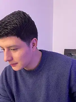 Snapshot of Goldenknight33 chatting on February 5, 2:35 pm Goldenknight33 online show from February 5, 2:35 pm