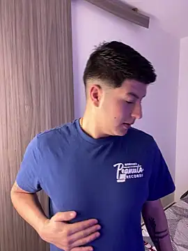 Snapshot of Goldenknight33 chatting on December 20, 1:58 pm Goldenknight33 online show from December 20, 1:58 pm